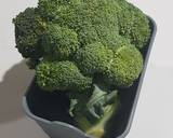 A picture of step 1 of Buttered Broccoli.