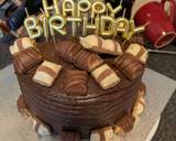 A picture of step 13 of Birthday kinder bueno cake!.