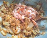 A picture of step 3 of Chinese cabbage, eggs and shrimps.