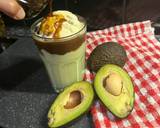 A picture of step 4 of Avocado Coffee with Rum Raisins Ice cream.