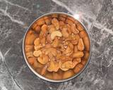 รูปขั้นตอนการทำที่ 3 ของ ไก่ผัดเม็ดมะม่วง สูตรพริกเผา