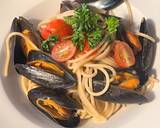 A picture of step 3 of Simple Mussels & Tomato with Spaghetti.