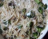 A picture of step 4 of Pasta Broccoli with mushrooms.