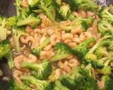 A picture of step 3 of BROCCOLI with SRIMP.