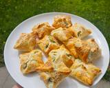 A picture of step 6 of Fresh onions & Feta cheese pastry pockets.