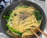 A picture of step 3 of Canola Flowers Spaghetti.