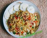 A picture of step 9 of Egg and Vegetable Stir-fried Noodles.