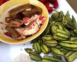 A picture of step 1 of Pocho and White Okra Soup.