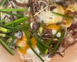 รูปขั้นตอนการทำที่ 2 ของ เห็ดหูหนูเส้นผัดกุ่ยช่ายกับไข่🍄🥚🍳