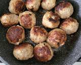 A picture of step 5 of Meatballs in mushroom cream sauce.