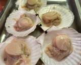 A picture of step 4 of Steamed scallops with onion and glass noodles.