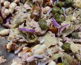 A picture of step 3 of Tuna and artichoke salad.