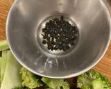 A picture of step 1 of 🥦Broccoli with salted black soybeans.