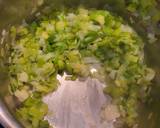 A picture of step 4 of Potato and leek cream soup.