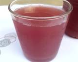 A picture of step 4 of Mineral Water Beet Juice.