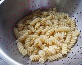 A picture of step 3 of Sig's roast chicken, roast cauliflower, onion and mushroom pasta.