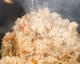 A picture of step 11 of Rice seasoned with soy sauce and boiled with chicken and savory vegetables.