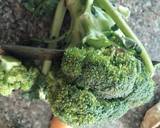 A picture of step 1 of Steamed broccoli salad.