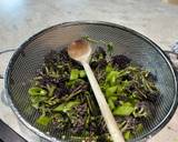 A picture of step 2 of Quick Broccoli Veggie with Pomegranate Sauce and Saffron.