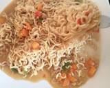 A picture of step 5 of Indomie vegetable.