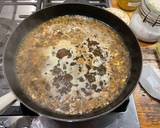 A picture of step 3 of Quick mushroom gravy.