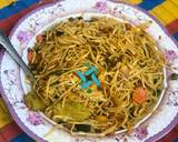 A picture of step 3 of Stir fried vegetable noodles.