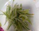 รูปขั้นตอนการทำที่ 1 ของ แตงกวาผัดไข่กับกุ้ง