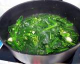 A picture of step 2 of LG VEGETABLE IN EGG BOWL SOUP.