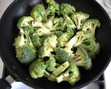 A picture of step 2 of Pan-fried Garlic Butter Broccoli with Soy Sauce.