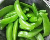 A picture of step 2 of Colourful Stir-fry with Green Vegetables.