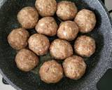 A picture of step 5 of Meatballs in mushroom cream sauce.