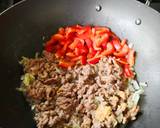 A picture of step 1 of Beef Taocu Soup Noodle with Tomato.