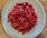 A picture of step 2 of Beetroot salad with walnuts.