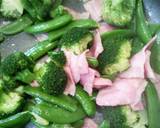 A picture of step 5 of Colourful Stir-fry with Green Vegetables.