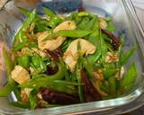 รูปขั้นตอนการทำที่ 4 ของ ถั่วลันเตาผัดใส่อกไก่