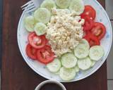 A picture of step 1 of Scrambled eggs with tomato and cucumber salad.