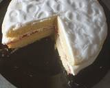 A picture of step 5 of Cream and Jam Sandwich Cake.