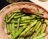 A picture of step 1 of Pesto Asparagus.