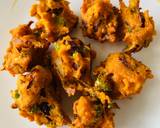 A picture of step 4 of Crispy onion pakora.