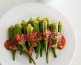 A picture of step 8 of Okra in sweet chilli sauce.