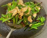 รูปขั้นตอนการทำที่ 3 ของ ถั่วลันเตาผัดใส่อกไก่