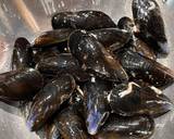 A picture of step 1 of Mussels with leeks, white whine and Greek oregano!.