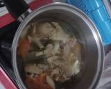 รูปขั้นตอนการทำที่ 3 ของ ต้มยำน่องไก่ เด็กทานได้