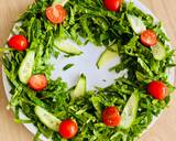 A picture of step 2 of Salad "Wreath" of spinach with shrimps and tangerine.