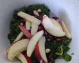 A picture of step 3 of Kale, apple and almonds.