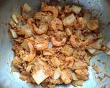 A picture of step 3 of Chinese cabbage, eggs and shrimps.