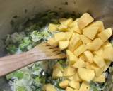 A picture of step 2 of Leek, pea and potato soup.