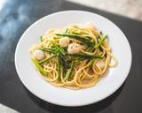 A picture of step 6 of Pasta with wild asparagus and scallops.