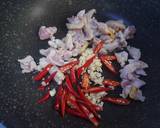 รูปขั้นตอนการทำที่ 1 ของ สะโพกไก่ผัดโหระพา #