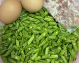 รูปขั้นตอนการทำที่ 1 ของ ถั่วฝักยาวผัดไข่🥚🫛